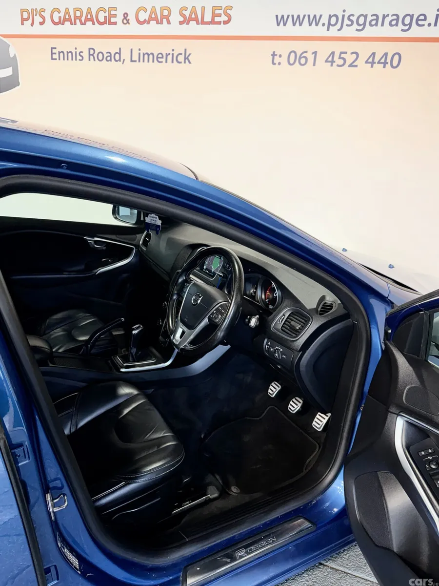 Volvo V40 Hatchback, Diesel, 2016, Blue
