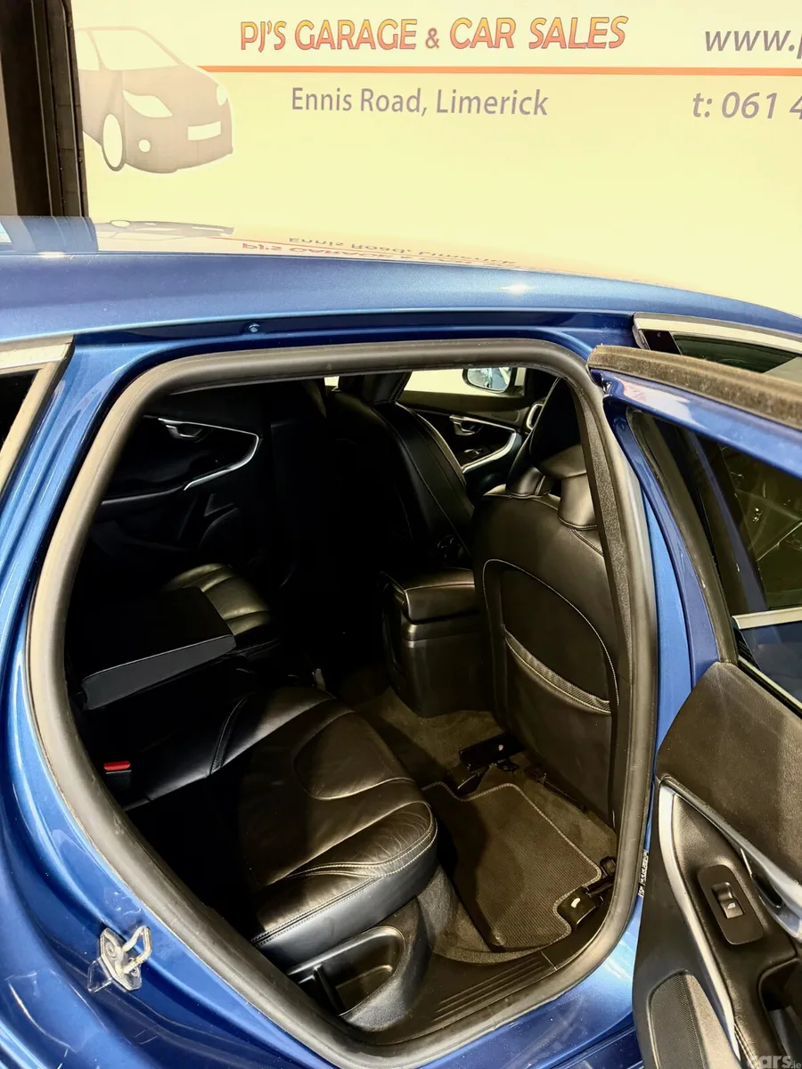 Volvo V40 Hatchback, Diesel, 2016, Blue