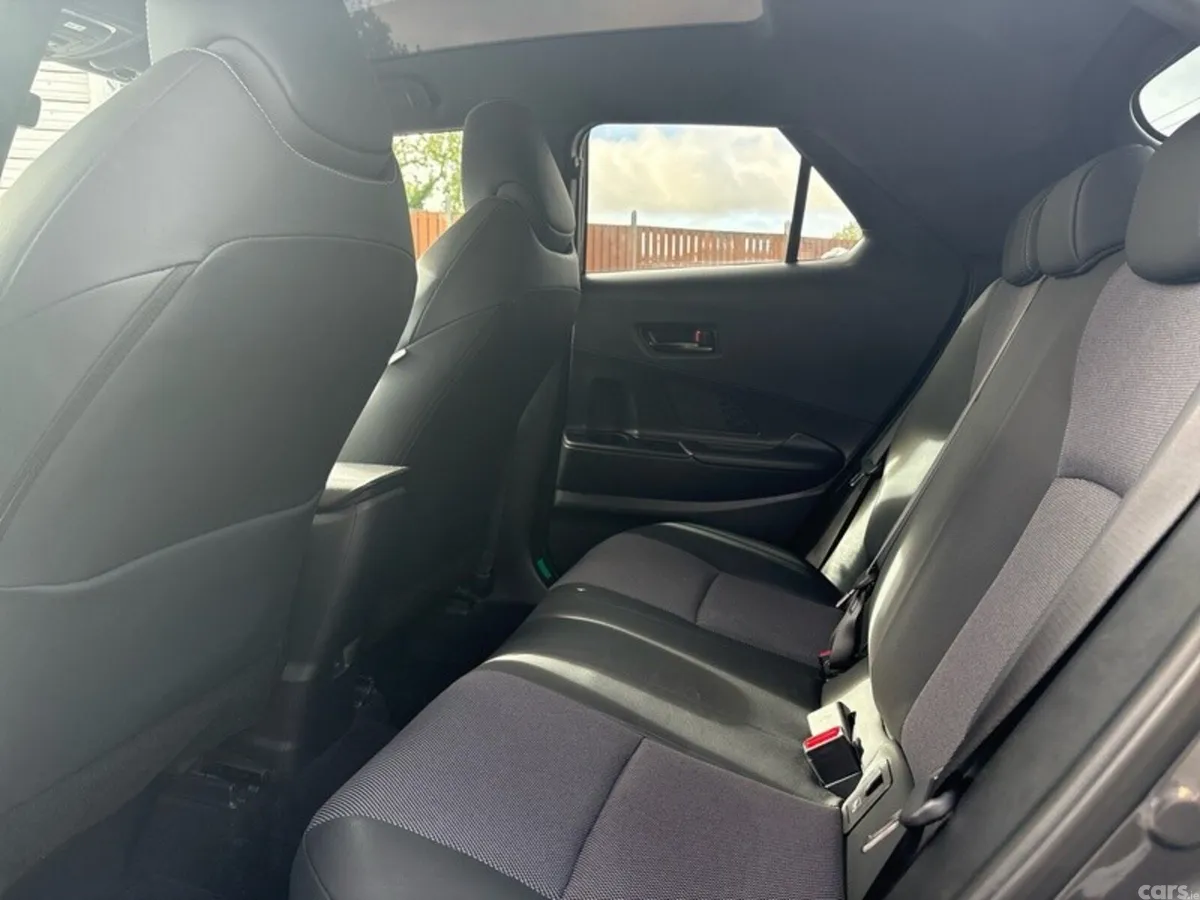 Toyota C-HR SUV, Petrol Hybrid, 2024, Grey