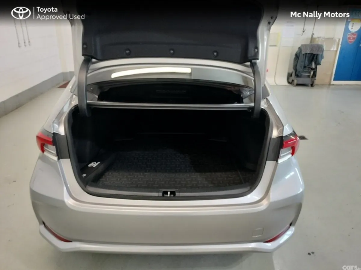 Toyota Corolla Saloon, Petrol Hybrid, 2021, Grey