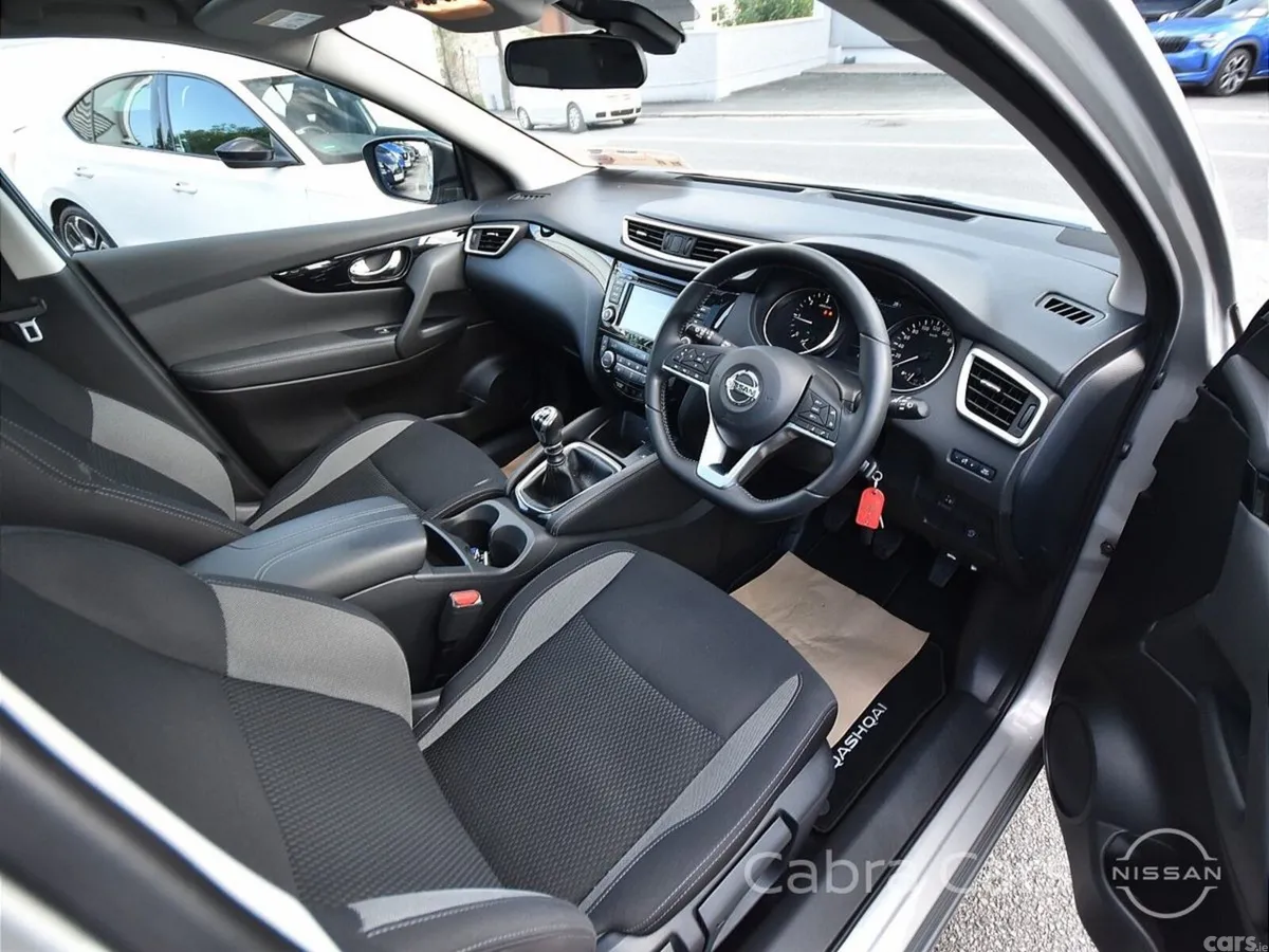 Nissan Qashqai MPV, Diesel, 2020, Silver