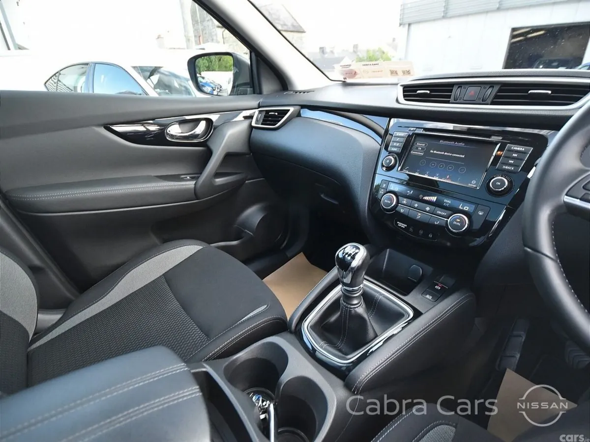 Nissan Qashqai MPV, Diesel, 2020, Silver
