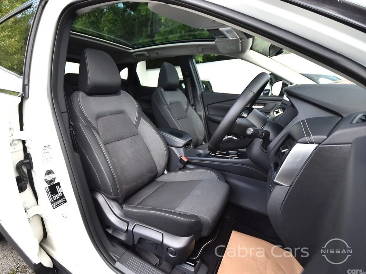 Nissan Qashqai MPV, Petrol Hybrid, 2024, White