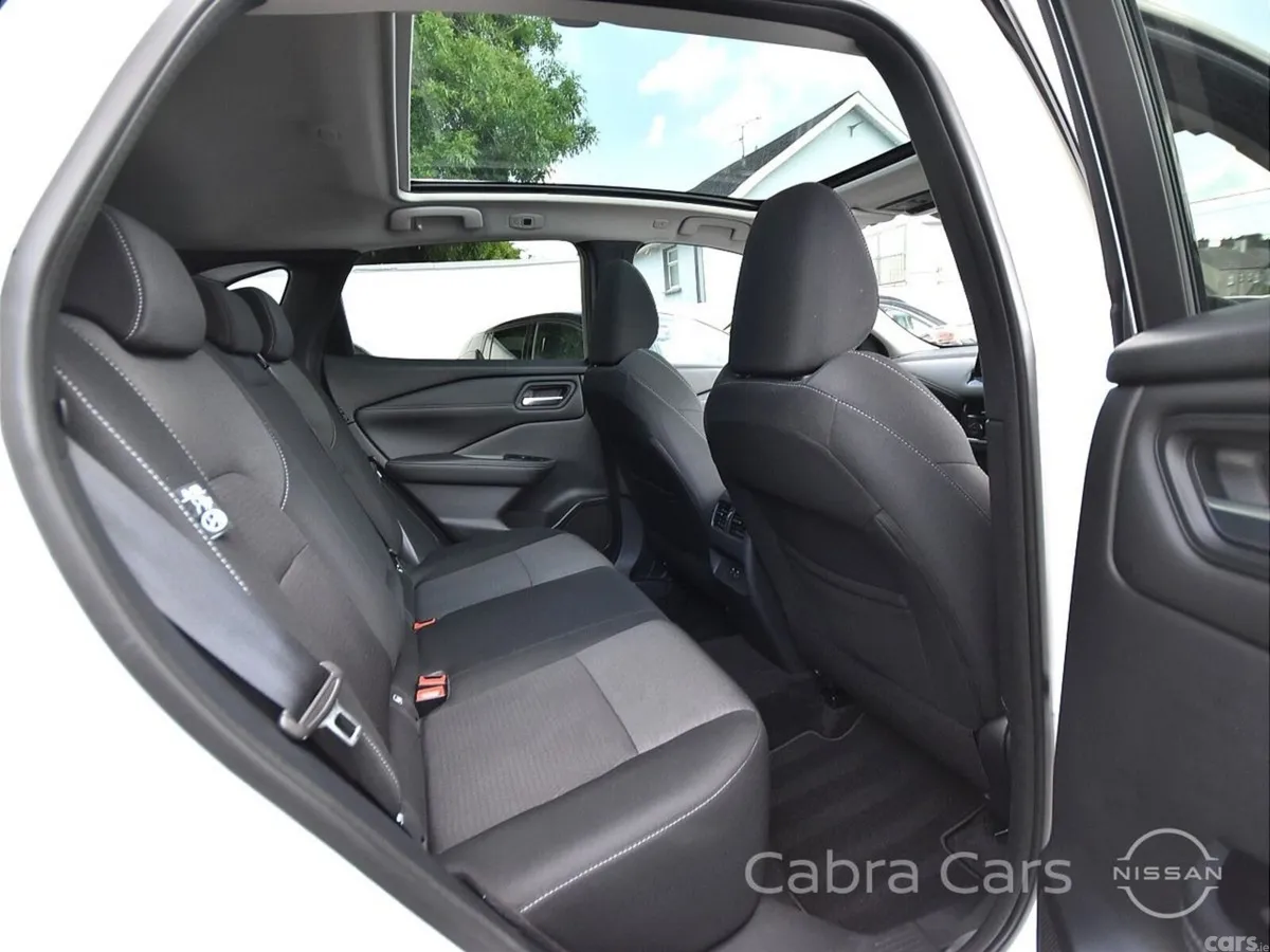 Nissan Qashqai MPV, Petrol Hybrid, 2024, White
