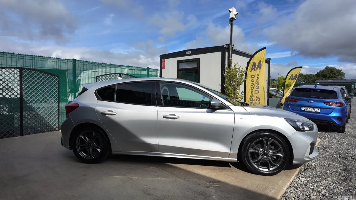 Ford Focus Hatchback, Petrol, 2019, Grey