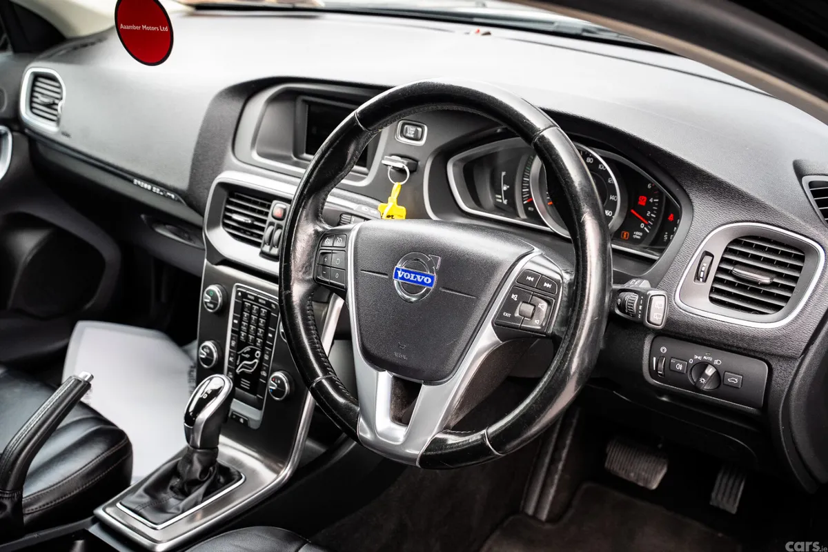 Volvo V40 Hatchback, Diesel, 2015, Black