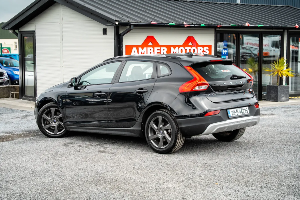 Volvo V40 Hatchback, Diesel, 2015, Black