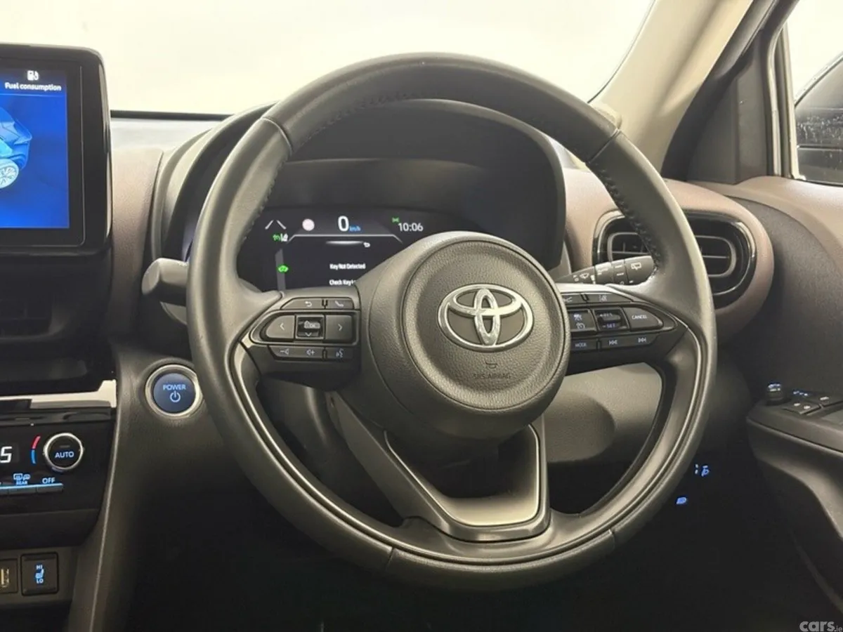 Toyota Yaris Cross SUV, Petrol Hybrid, 2023, White