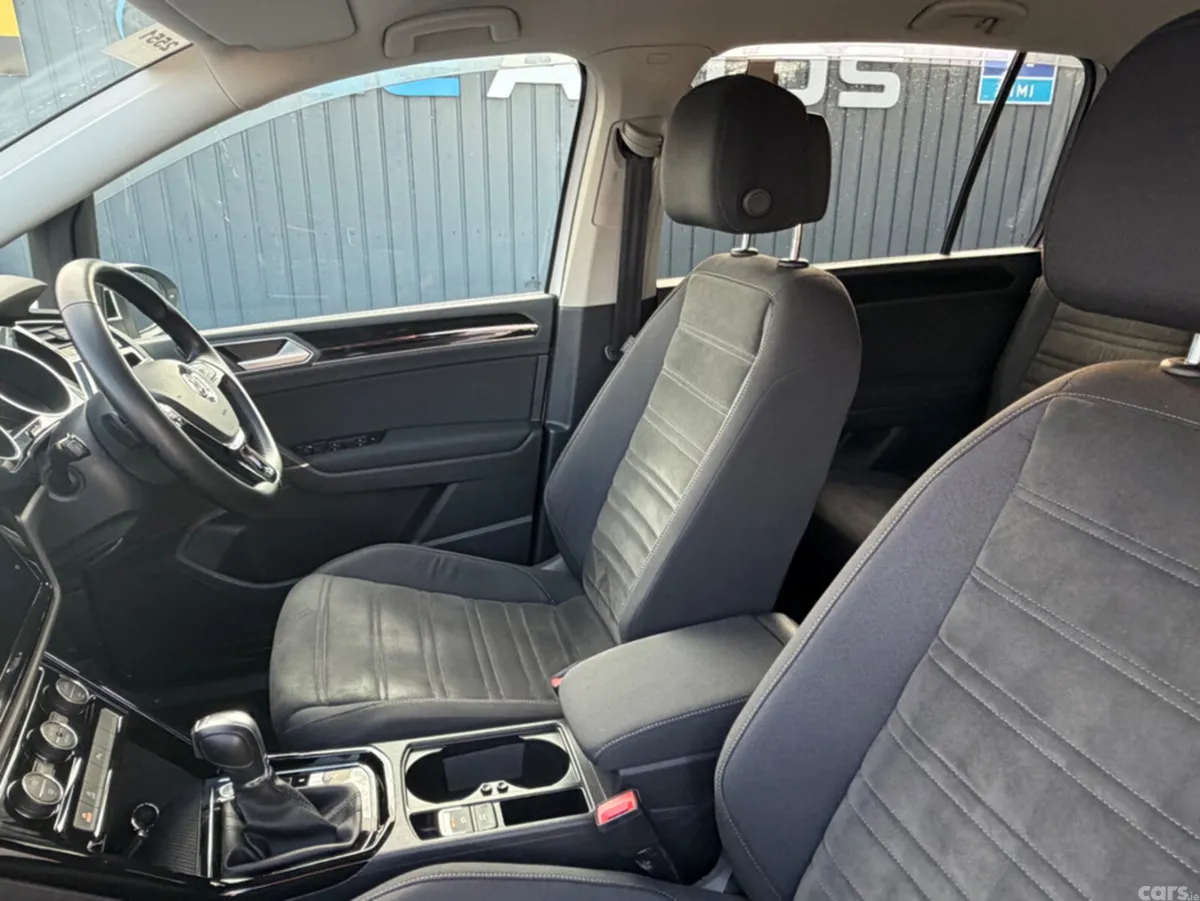 Volkswagen Touran MPV, Petrol, 2018, White
