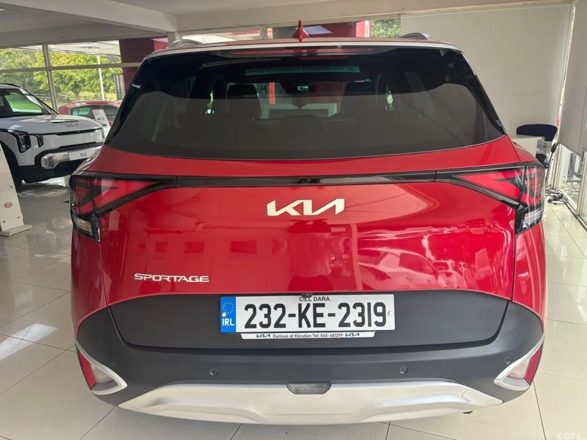 Kia Sportage MPV, Diesel, 2023, Red