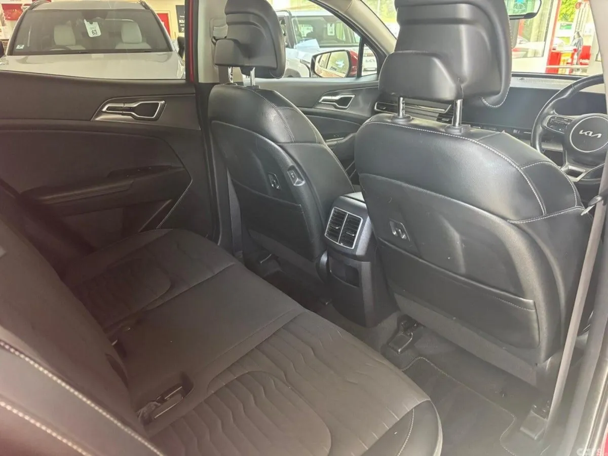 Kia Sportage MPV, Diesel, 2023, Red
