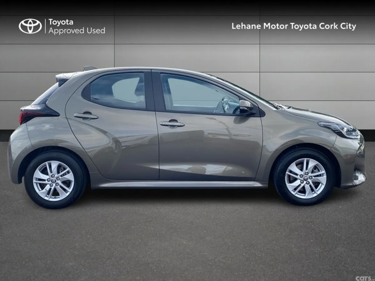 Toyota Yaris Hatchback, Petrol Hybrid, 2024, Bronze