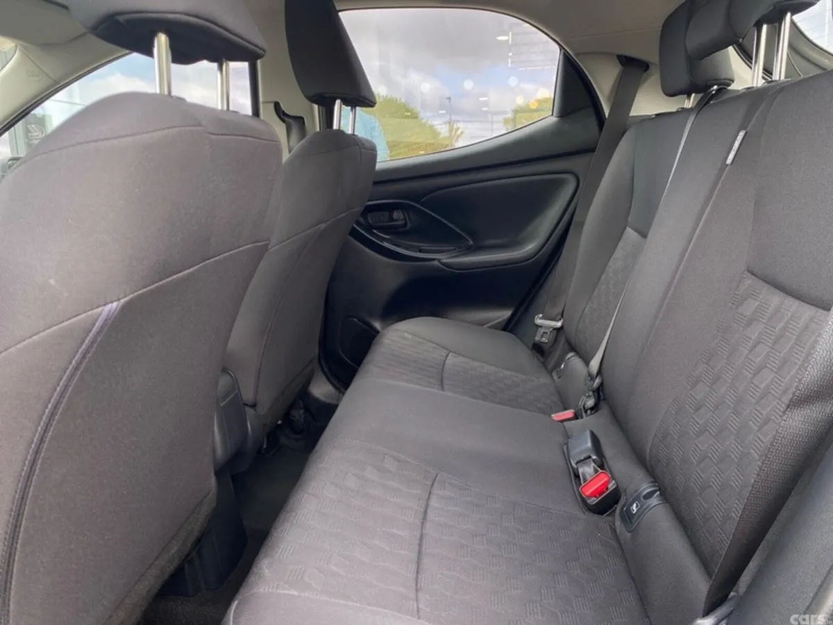 Toyota Yaris Hatchback, Petrol Hybrid, 2024, Bronze