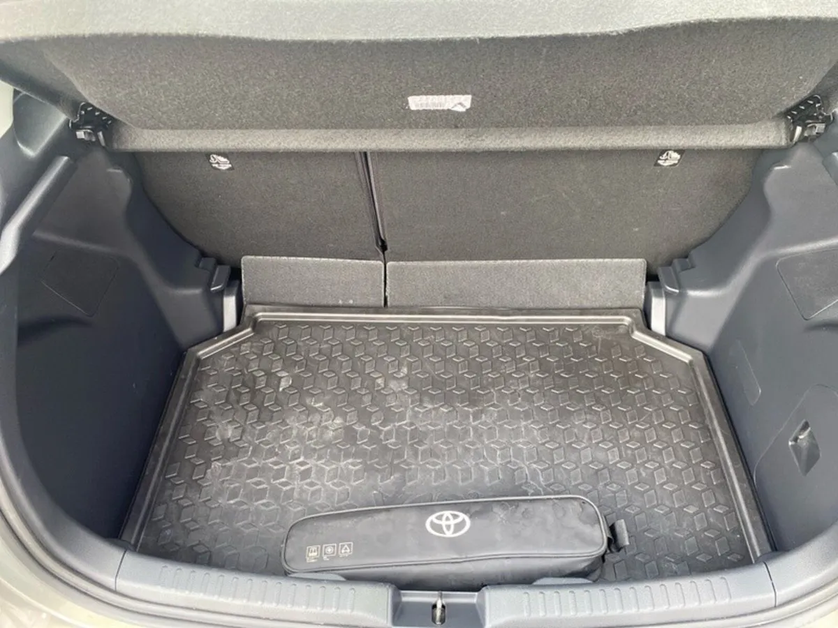 Toyota Yaris Hatchback, Petrol Hybrid, 2024, Bronze