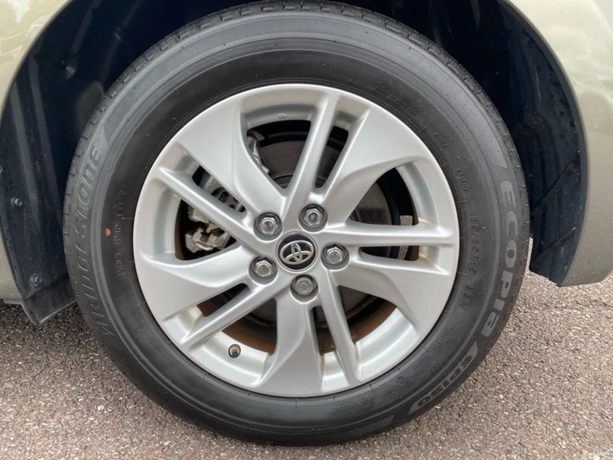 Toyota Yaris Hatchback, Petrol Hybrid, 2024, Bronze