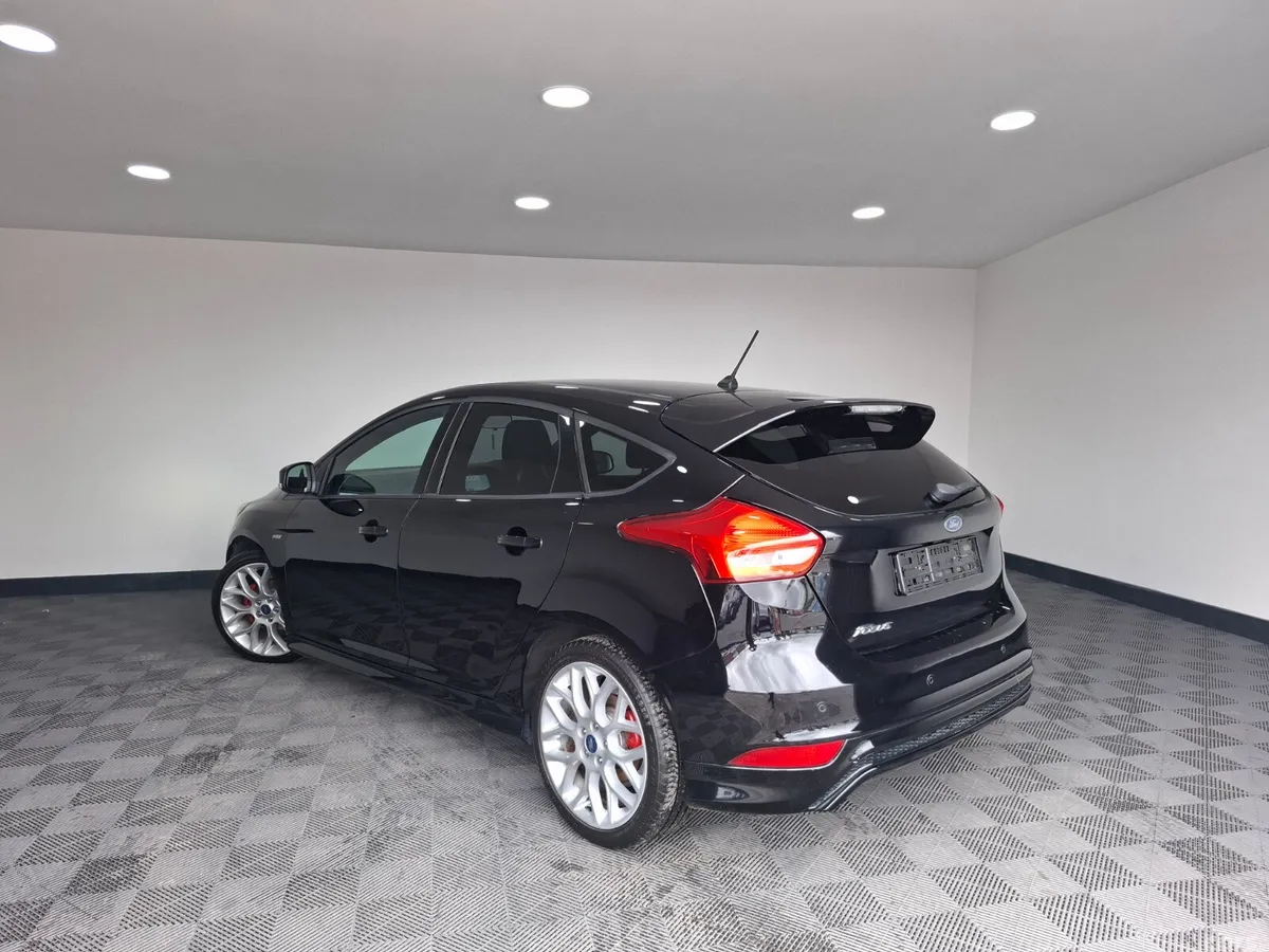 Ford Focus Hatchback, Diesel, 2017, Black