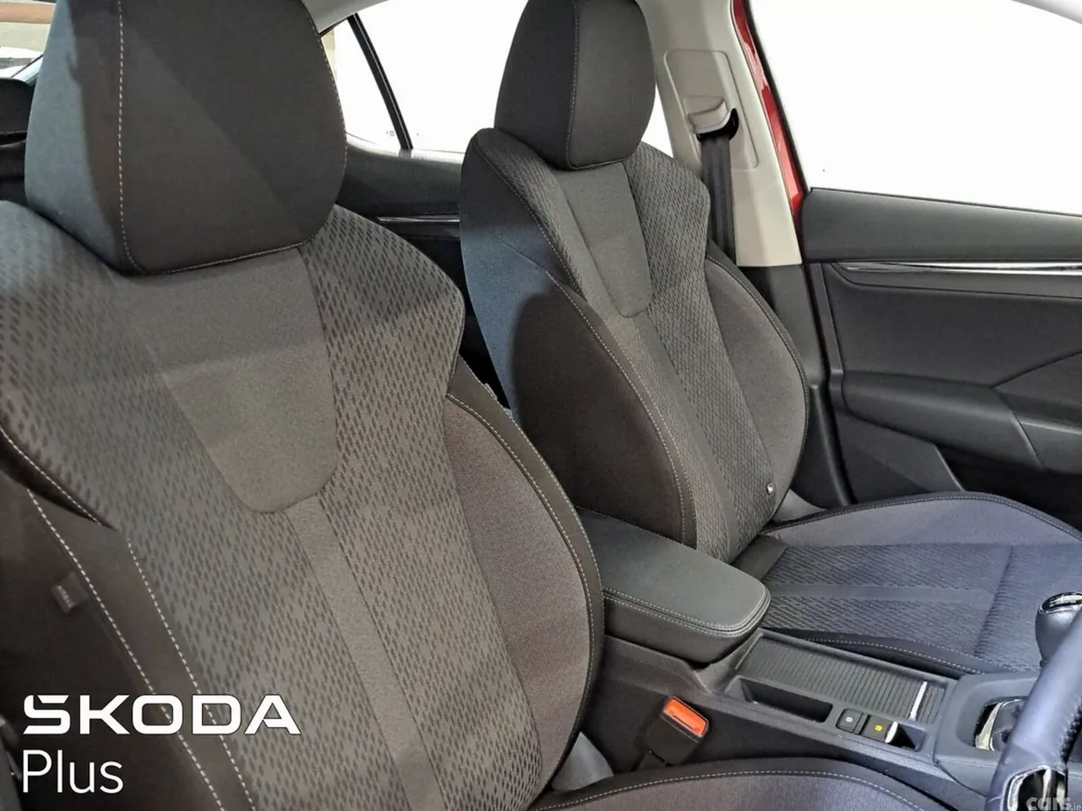 Skoda Octavia Saloon, Petrol, 2023, Red