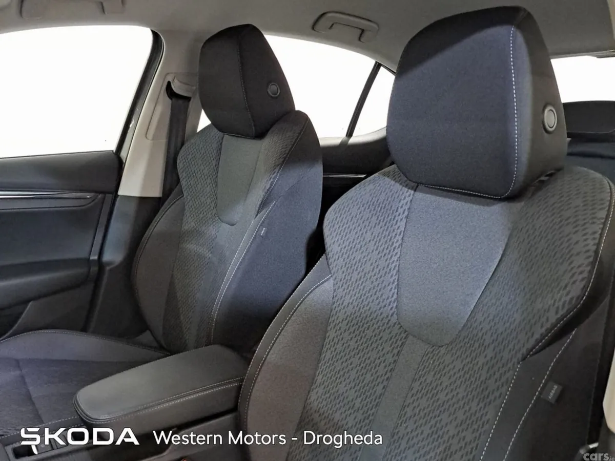 Skoda Octavia Saloon, Petrol Hybrid, 2024, Grey