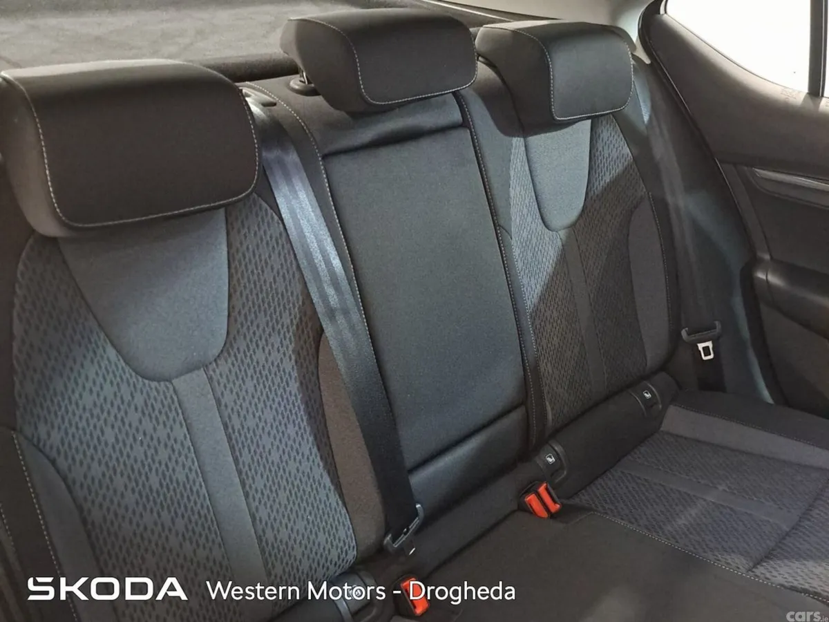 Skoda Octavia Saloon, Petrol Hybrid, 2024, Grey