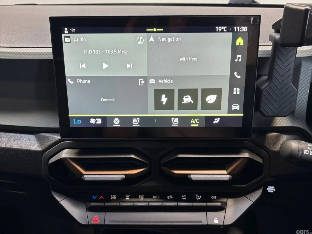 Dacia Duster SUV, Petrol Hybrid, 2026, Grey