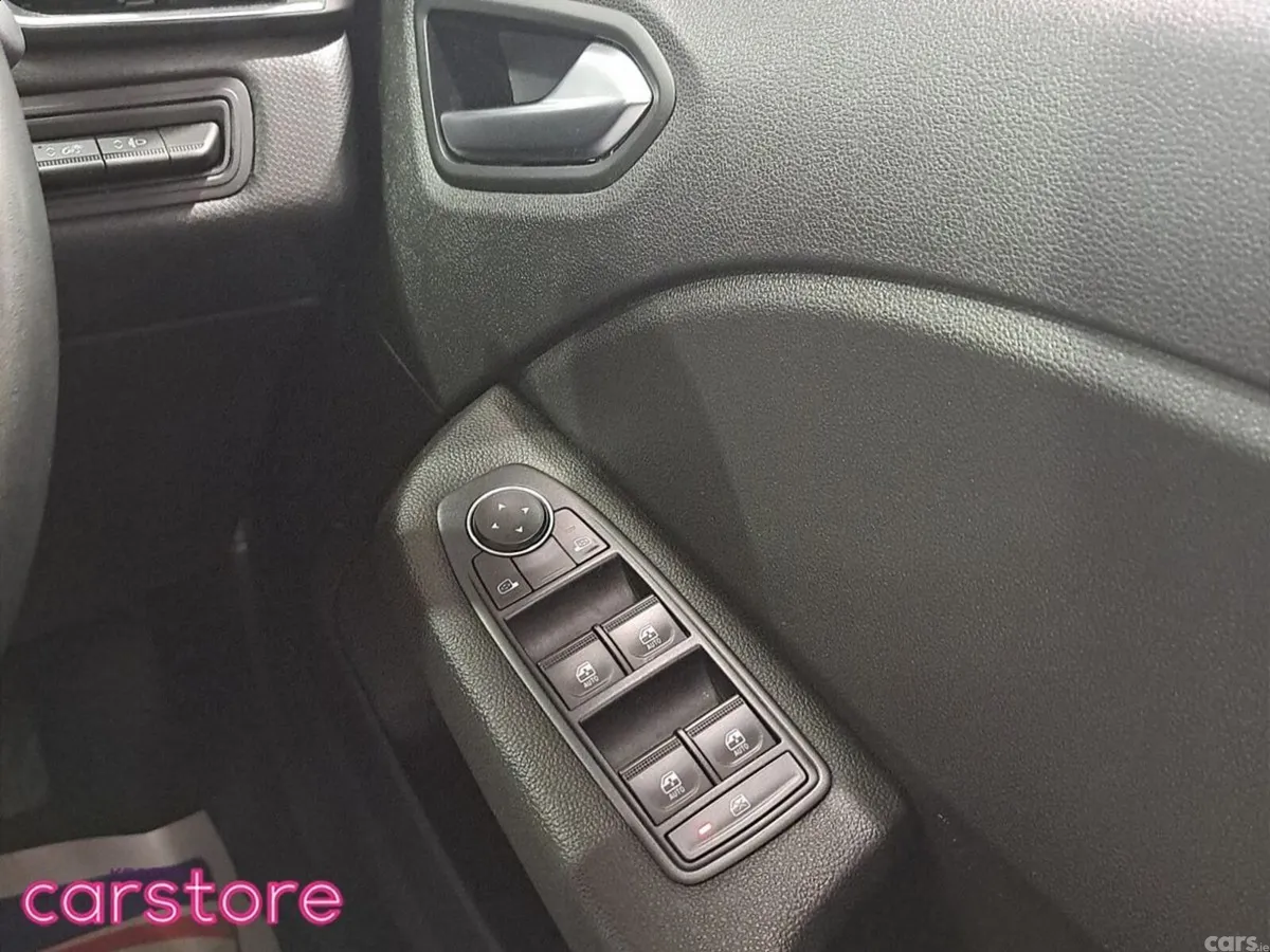 Renault Clio Hatchback, Petrol, 2022, Red