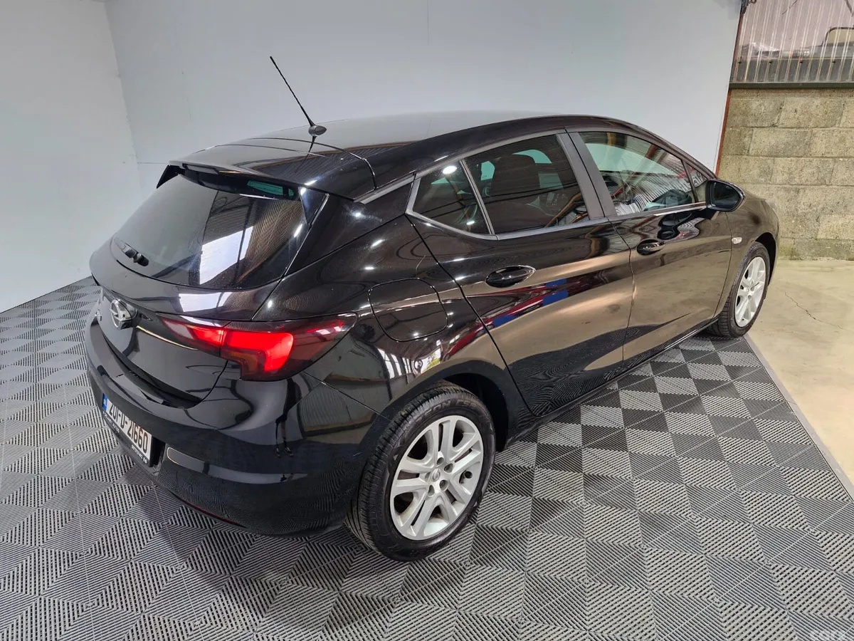 Opel Astra Hatchback, Diesel, 2020, Black