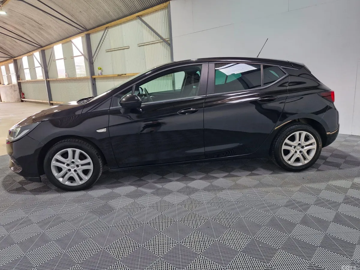 Opel Astra Hatchback, Diesel, 2020, Black
