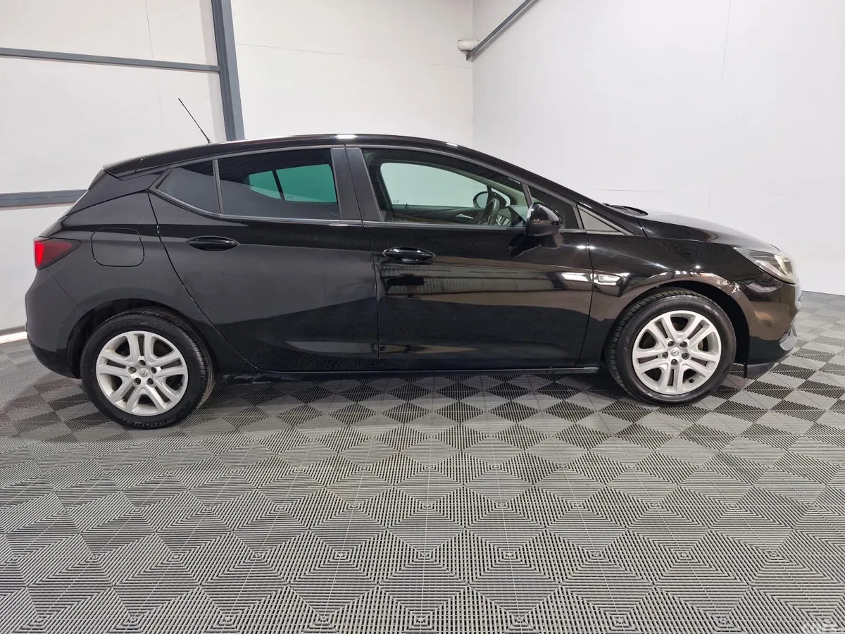 Opel Astra Hatchback, Diesel, 2020, Black