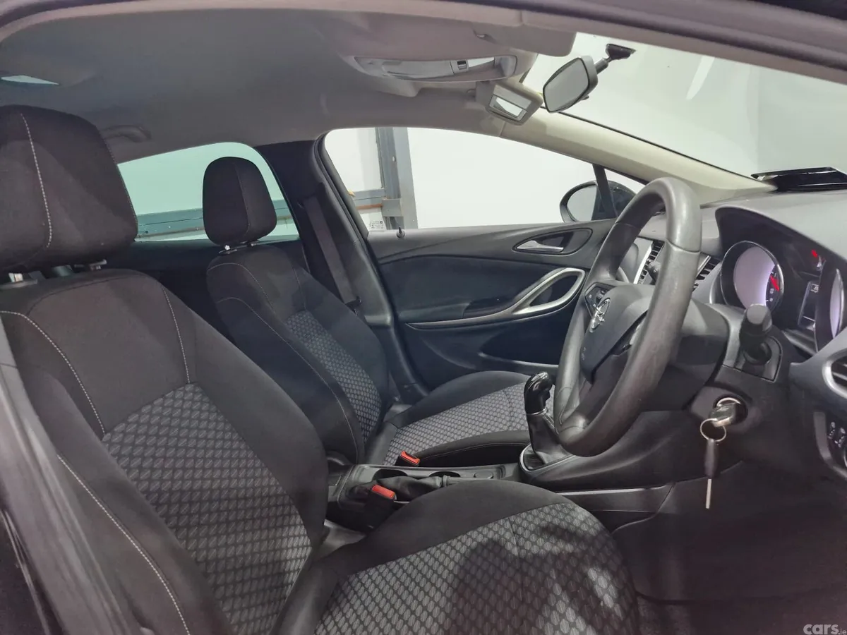 Opel Astra Hatchback, Diesel, 2020, Black