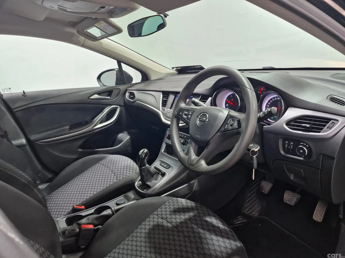 Opel Astra Hatchback, Diesel, 2020, Black