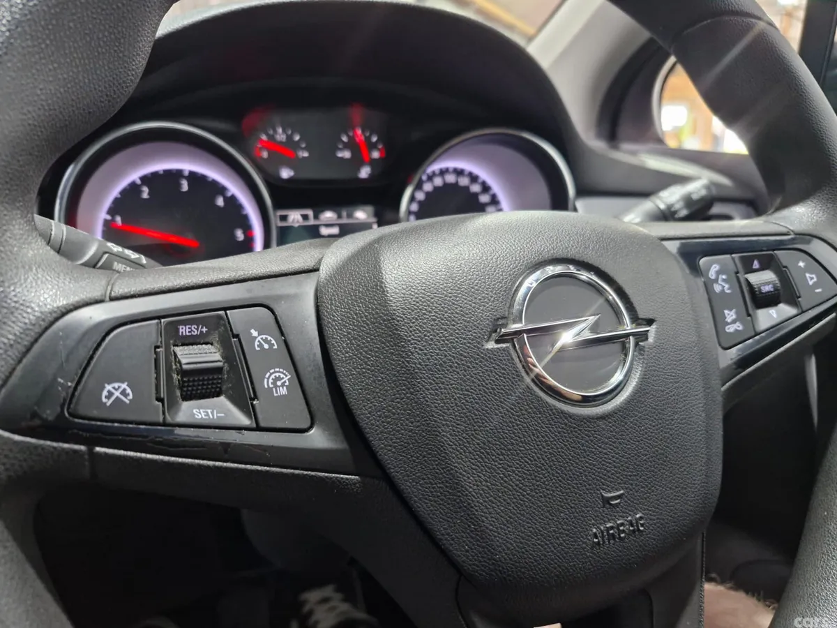 Opel Astra Hatchback, Diesel, 2020, Black