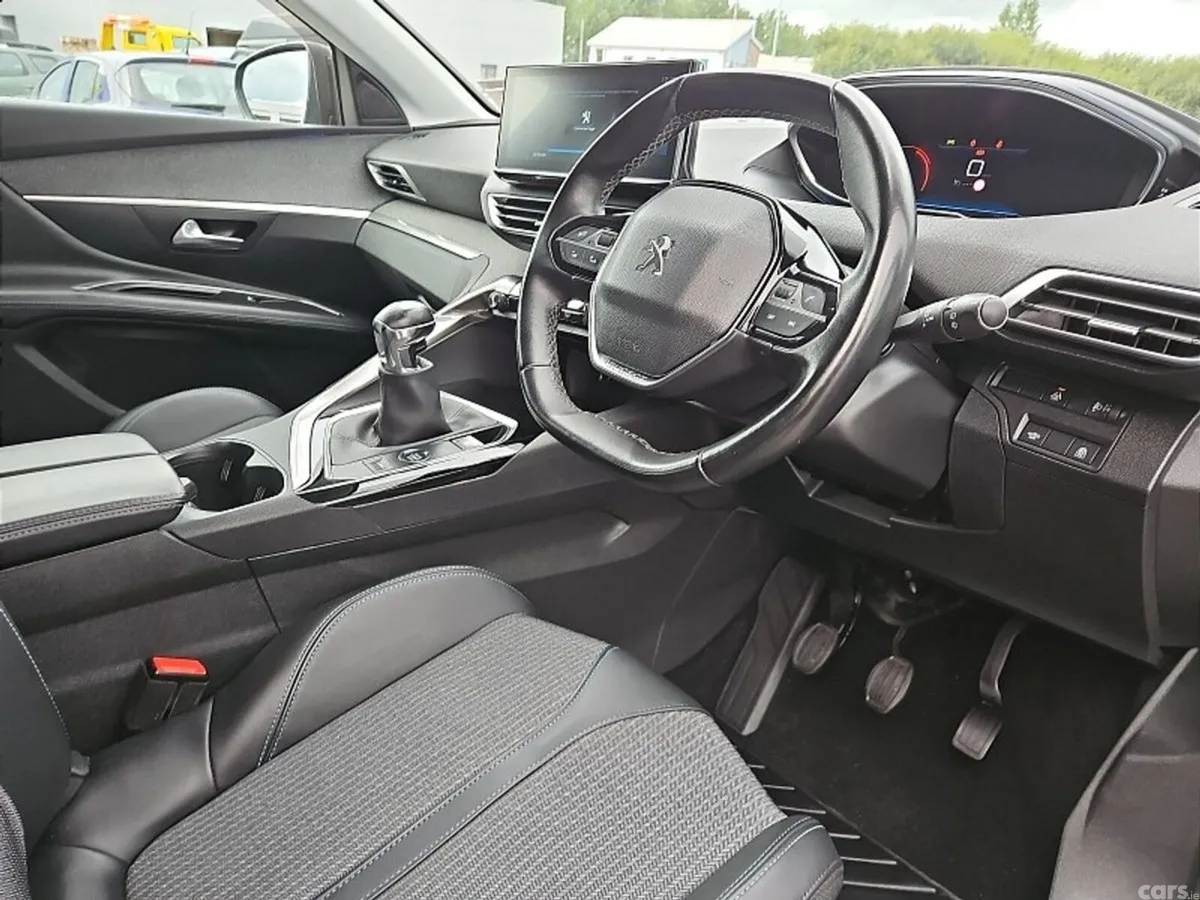 Peugeot 3008 MPV, Diesel, 2022, Grey