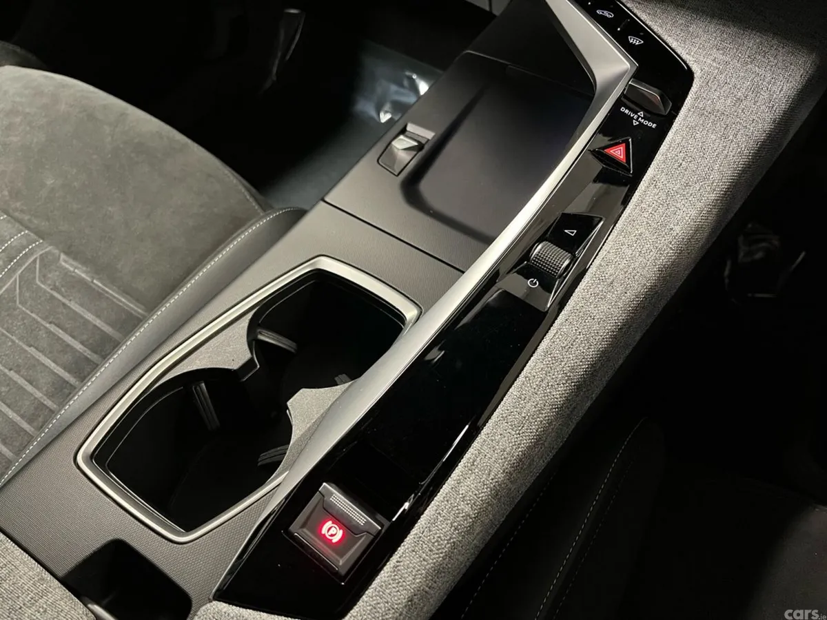 Peugeot 3008 SUV, Electric, 2025, Grey