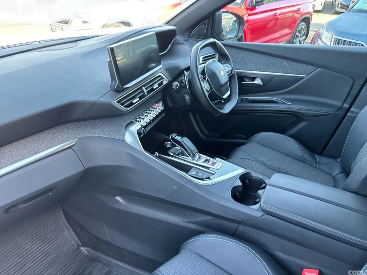 Peugeot 3008 MPV, Diesel, 2023, Blue