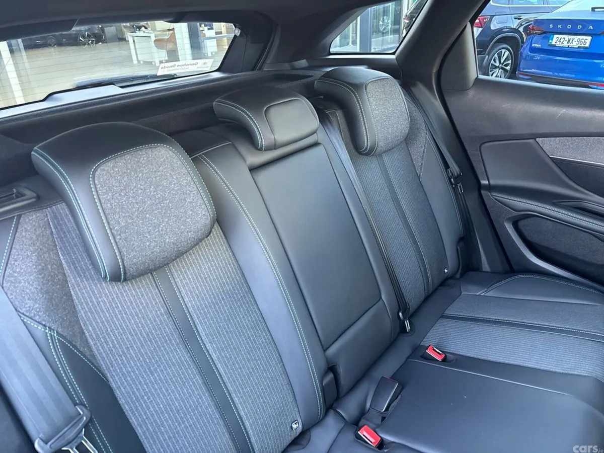 Peugeot 3008 MPV, Diesel, 2023, Blue