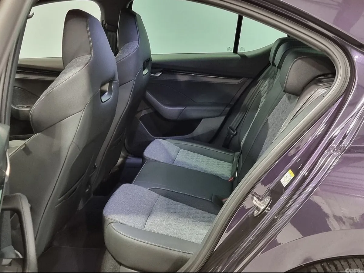 Skoda Octavia Saloon, Diesel, 2027, Purple