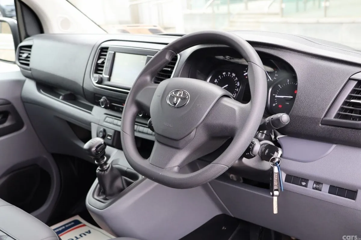 Toyota Proace MPV, Diesel, 2023, White
