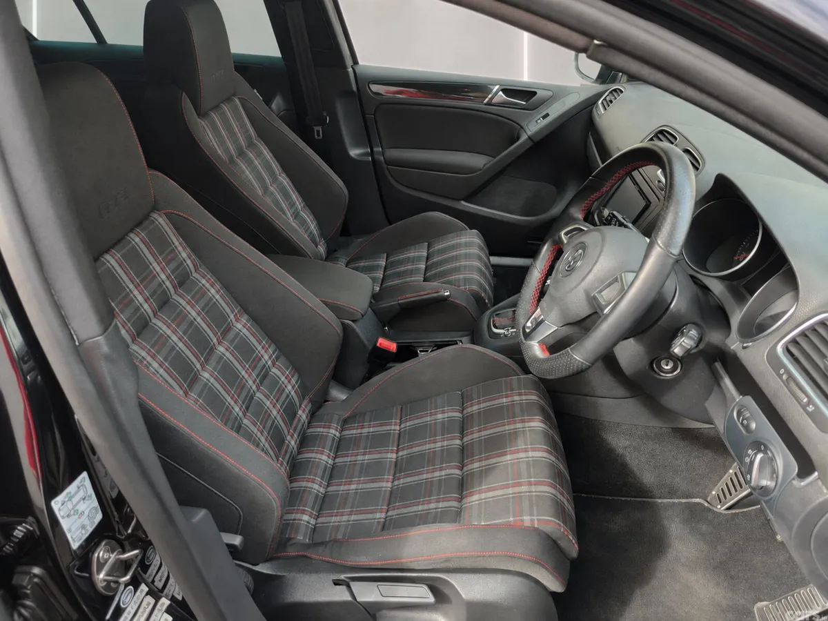 Volkswagen Golf Hatchback, Petrol, 2011, Black