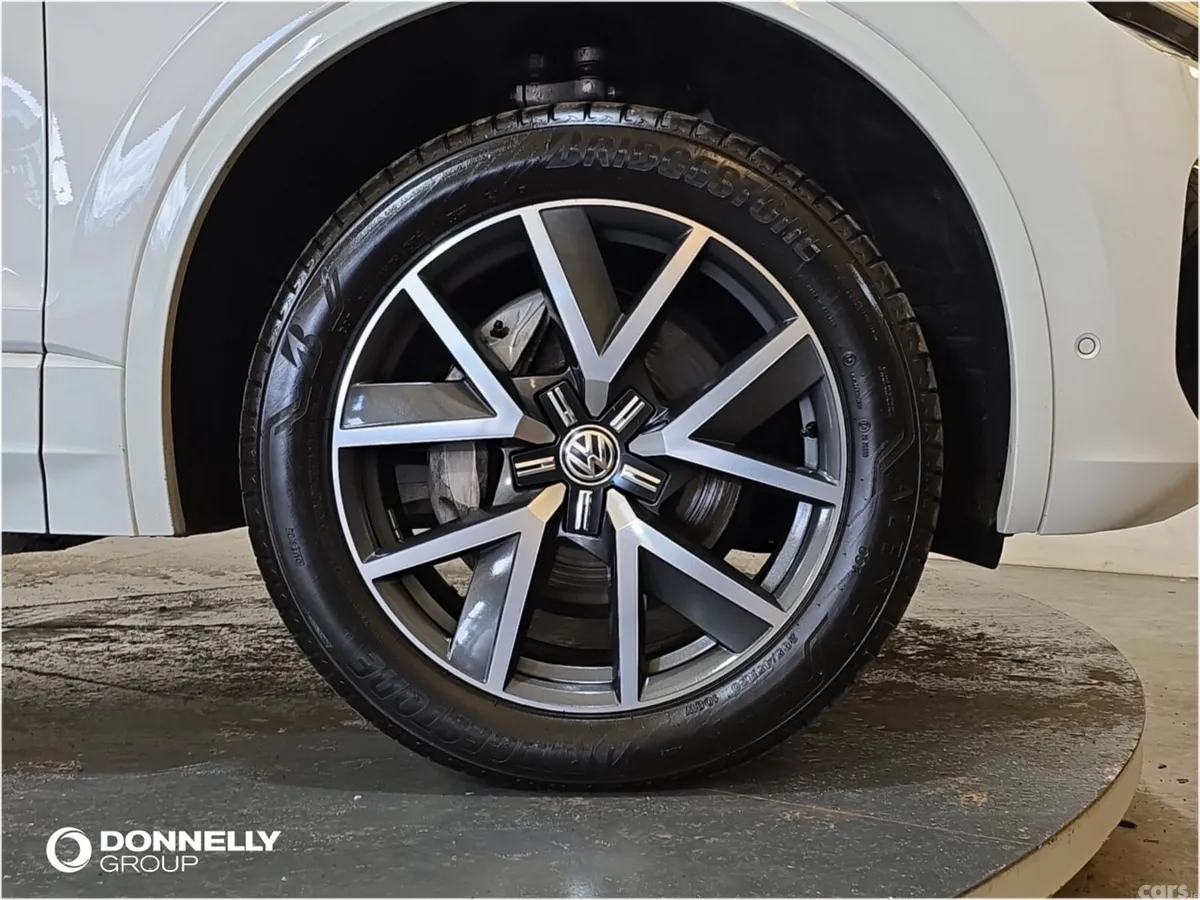 Volkswagen Touareg Estate, Diesel, 2019, White