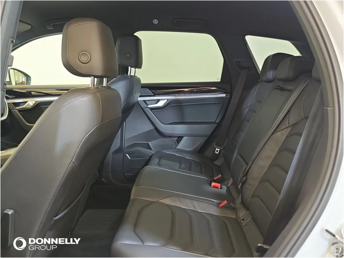 Volkswagen Touareg Estate, Diesel, 2019, White