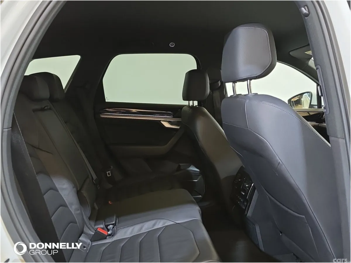Volkswagen Touareg Estate, Diesel, 2019, White