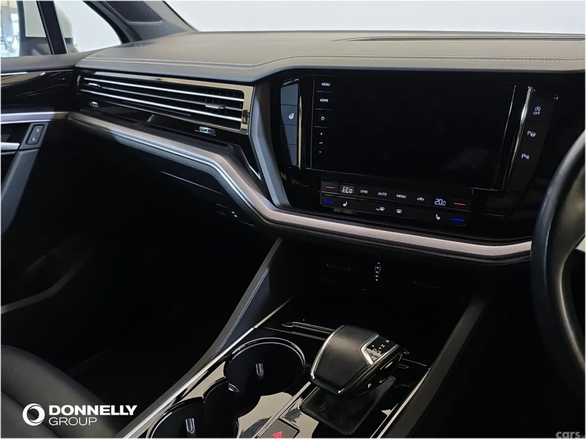 Volkswagen Touareg Estate, Diesel, 2019, White