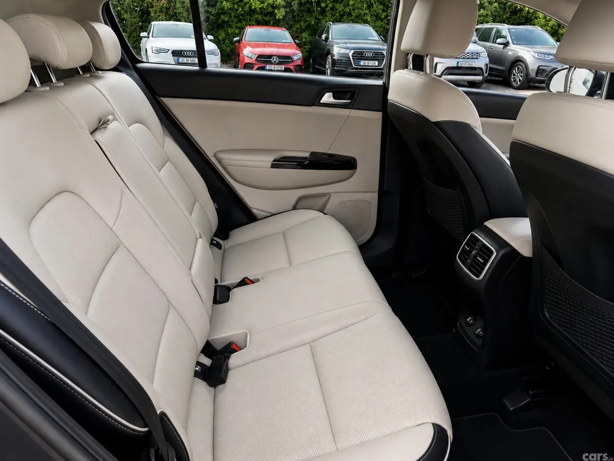 Kia Sportage SUV, Diesel Hybrid, 2020, Grey