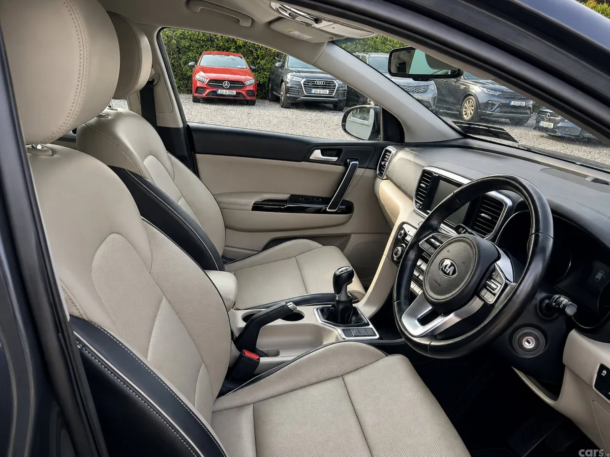 Kia Sportage SUV, Diesel Hybrid, 2020, Grey