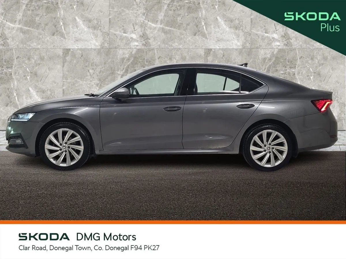 Skoda Octavia Saloon, Diesel, 2024, Grey