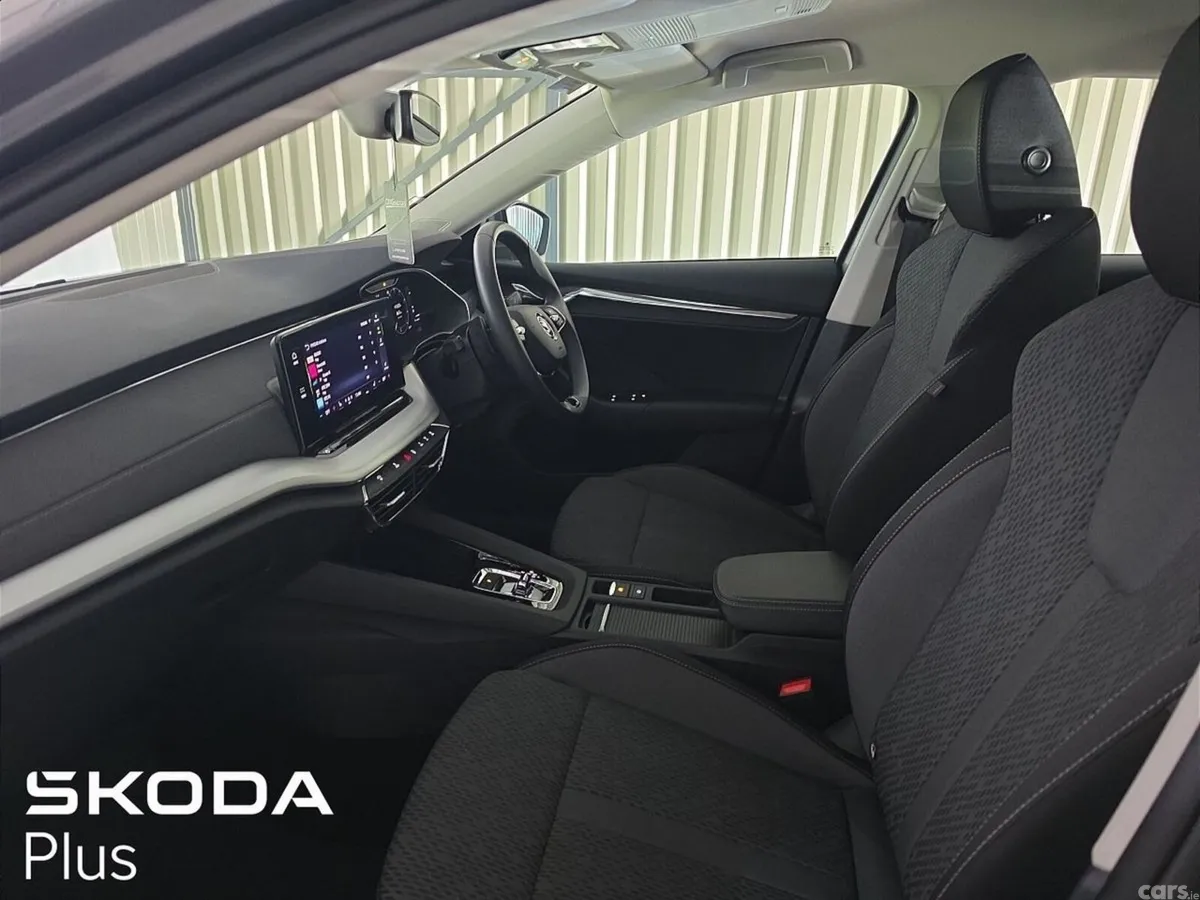 Skoda Octavia Saloon, Diesel, 2024, Grey