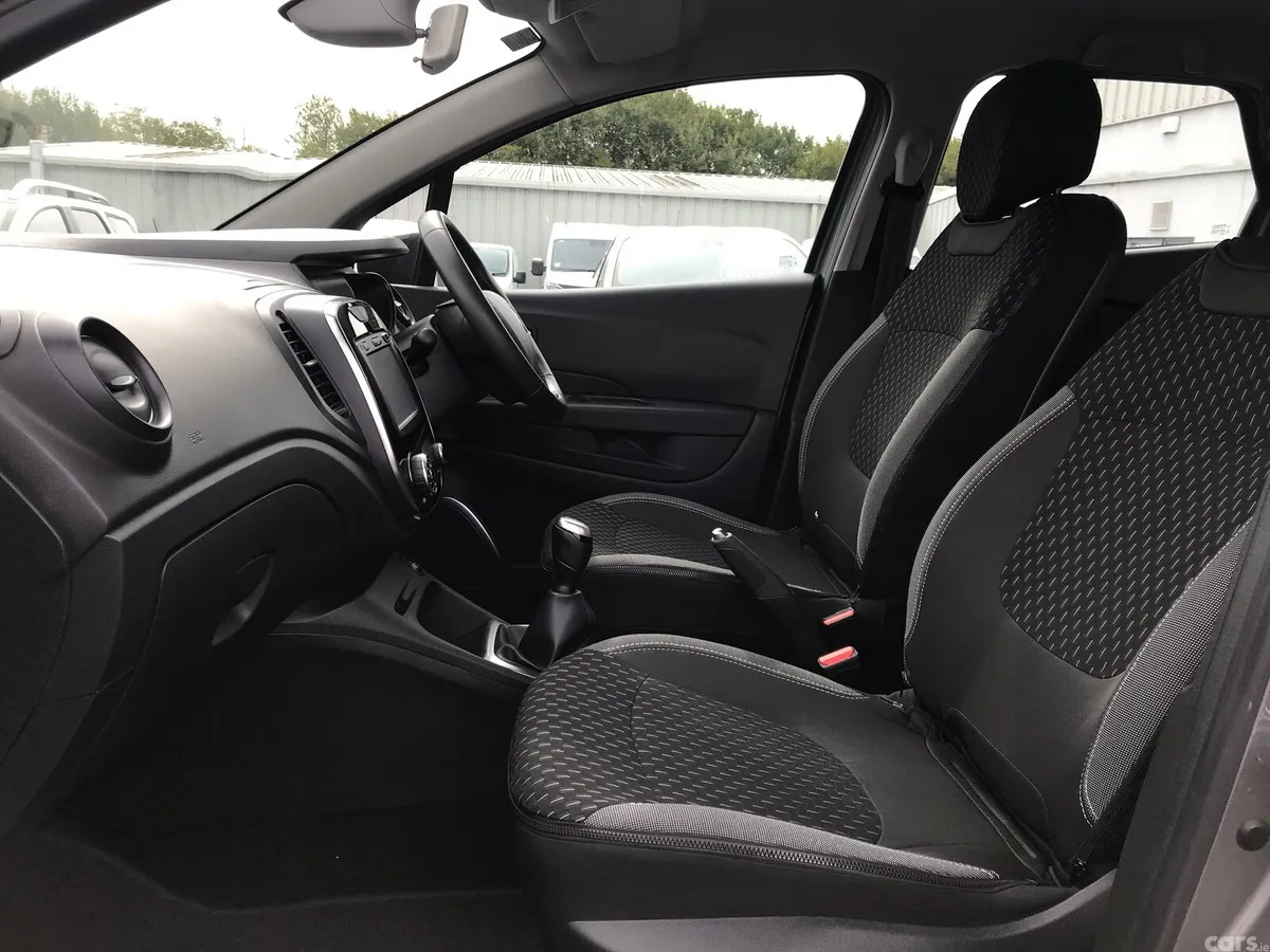 Renault Captur Hatchback, Petrol, 2018, Grey