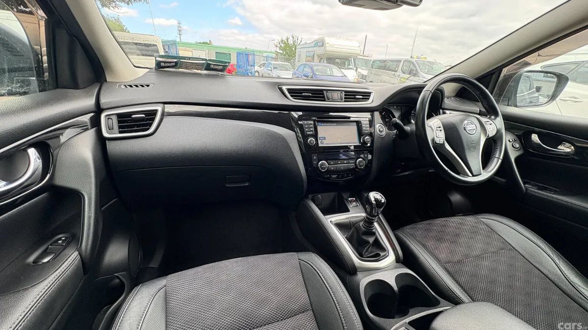 Nissan Qashqai Hatchback, Diesel, 2015, Black