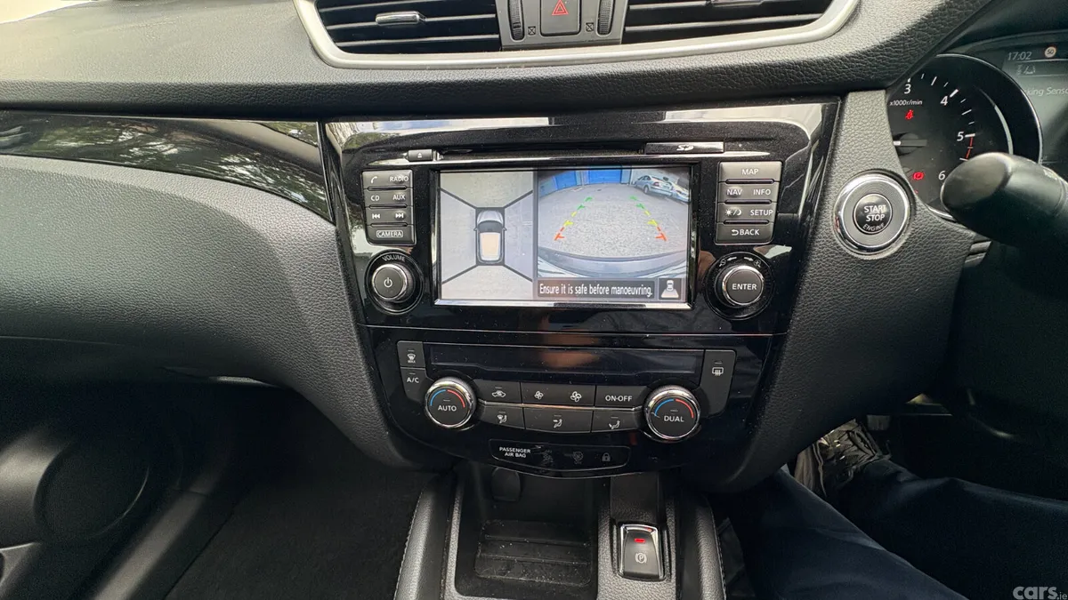 Nissan Qashqai Hatchback, Diesel, 2015, Black