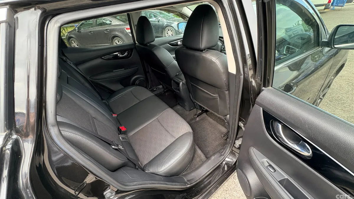 Nissan Qashqai Hatchback, Diesel, 2015, Black
